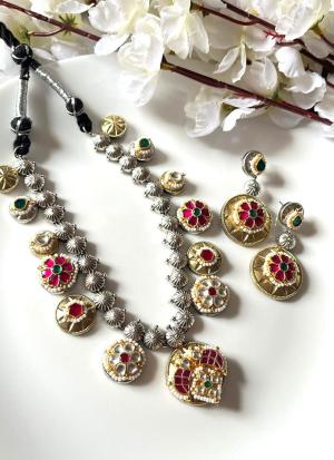 Circulalar Pendants Choker Necklace Set with Matching Earrings